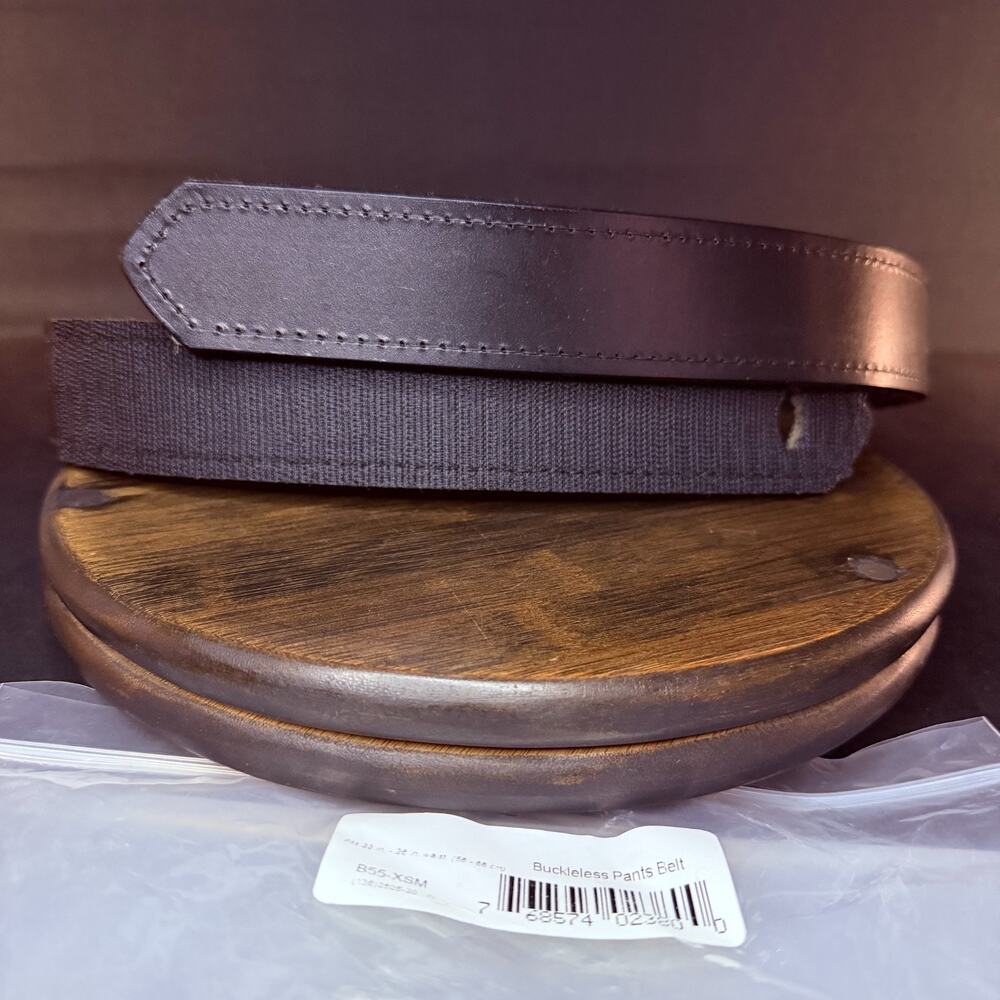 Leather Belt Size XS 22"-26" Buckleless Hook & Loop Black B55